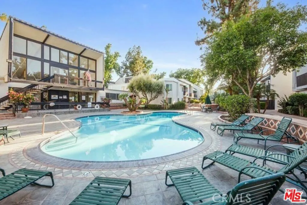 18645 Hatteras Street 110, Tarzana, California 91356, 1 Bedroom Bedrooms, ,1 BathroomBathrooms,Residential Lease,For Rent,Hatteras,25581169