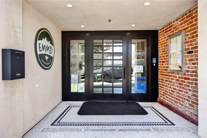 41 N Baldwin Avenue, Sierra Madre, California 91024