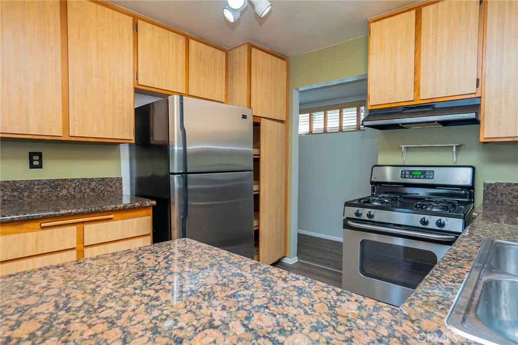 1214 S Cypress Avenue G, Ontario, California 91762 home-pic-9