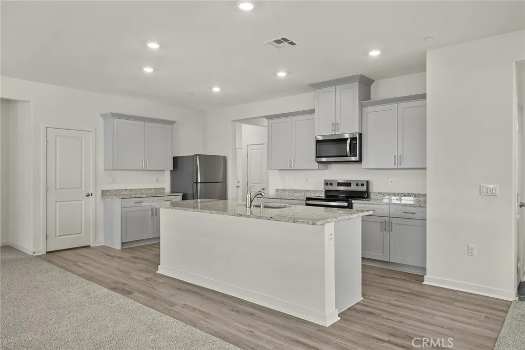 761 Longhorn Drive, San Jacinto, California 92582 home-pic-4
