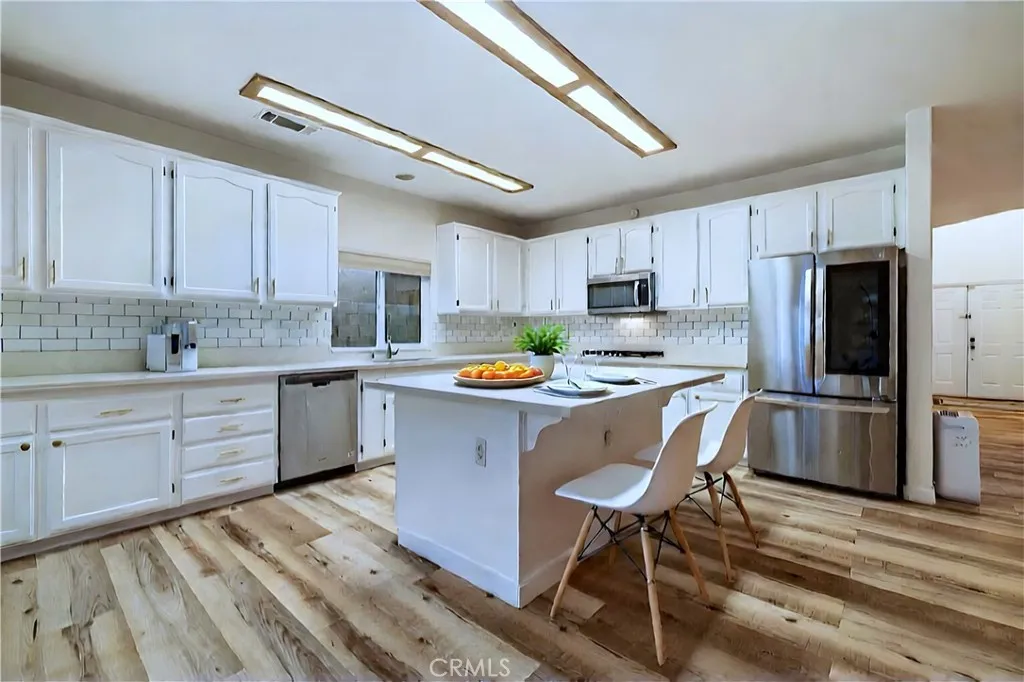 3339 Sungate Drive, Palmdale, California 93551 home-pic-12