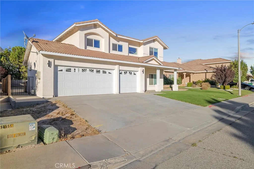 3339 Sungate Drive, Palmdale, California 93551 home-pic-2