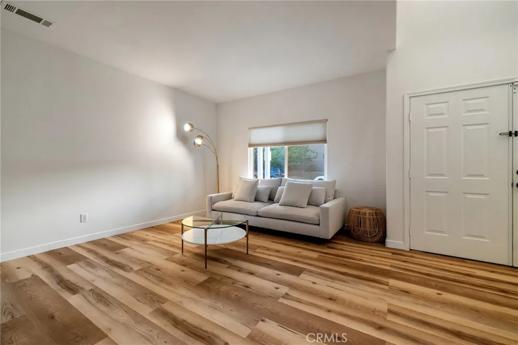 3339 Sungate Drive, Palmdale, California 93551 home-pic-6