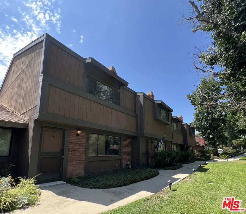 14456 Foothill Boulevard 28, Sylmar, California 91342, 3 Bedrooms Bedrooms, ,3 BathroomsBathrooms,Residential,For Sale,Foothill,25581113