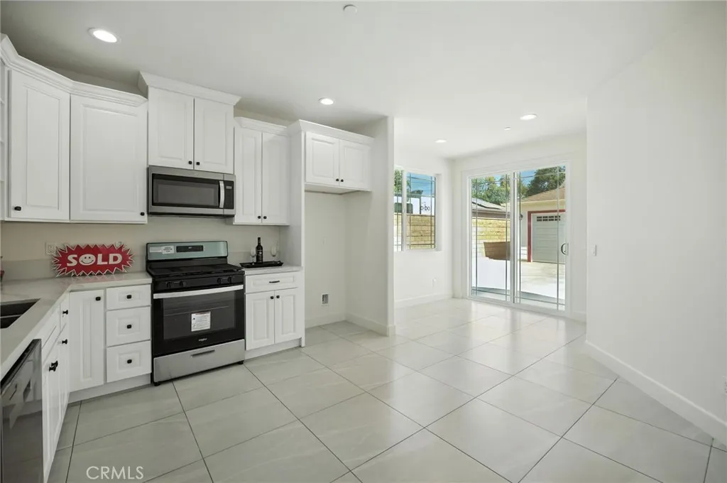 5151 Peony Court, Riverside, California 92506 home-pic-6