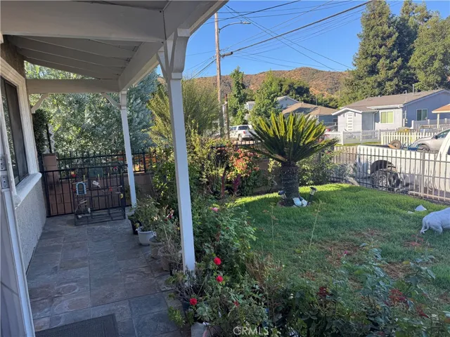 10338 Scoville Avenue, Sunland, California 91040