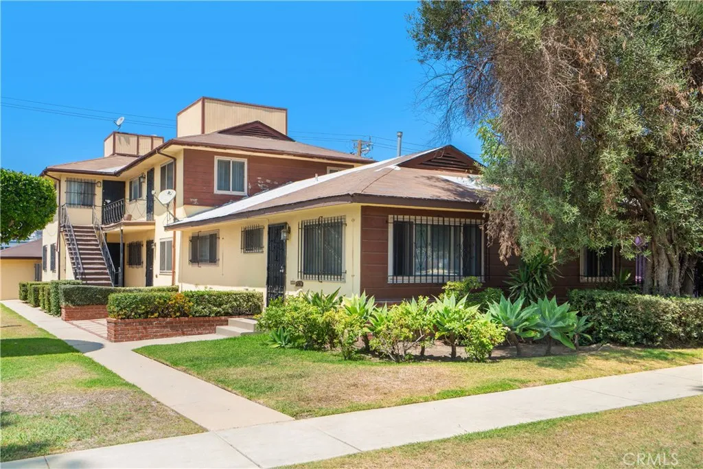 10607 Crenshaw Boulevard, Inglewood, California 90303, ,Residential Income,For Sale,Crenshaw,SB25188481