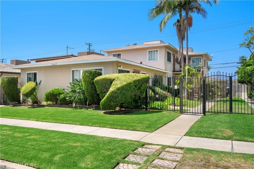 10625 Crenshaw Boulevard, Inglewood, California 90303, ,Residential Income,For Sale,Crenshaw,SB25188618