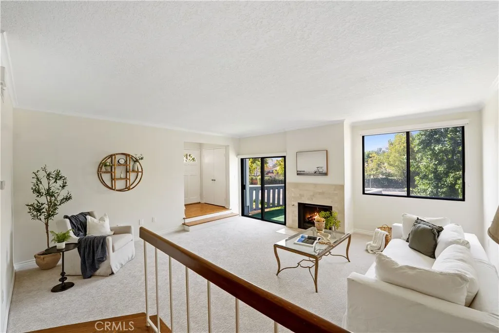 29125 Thousand Oaks Boulevard D, Agoura Hills, California 91301 home-pic-0