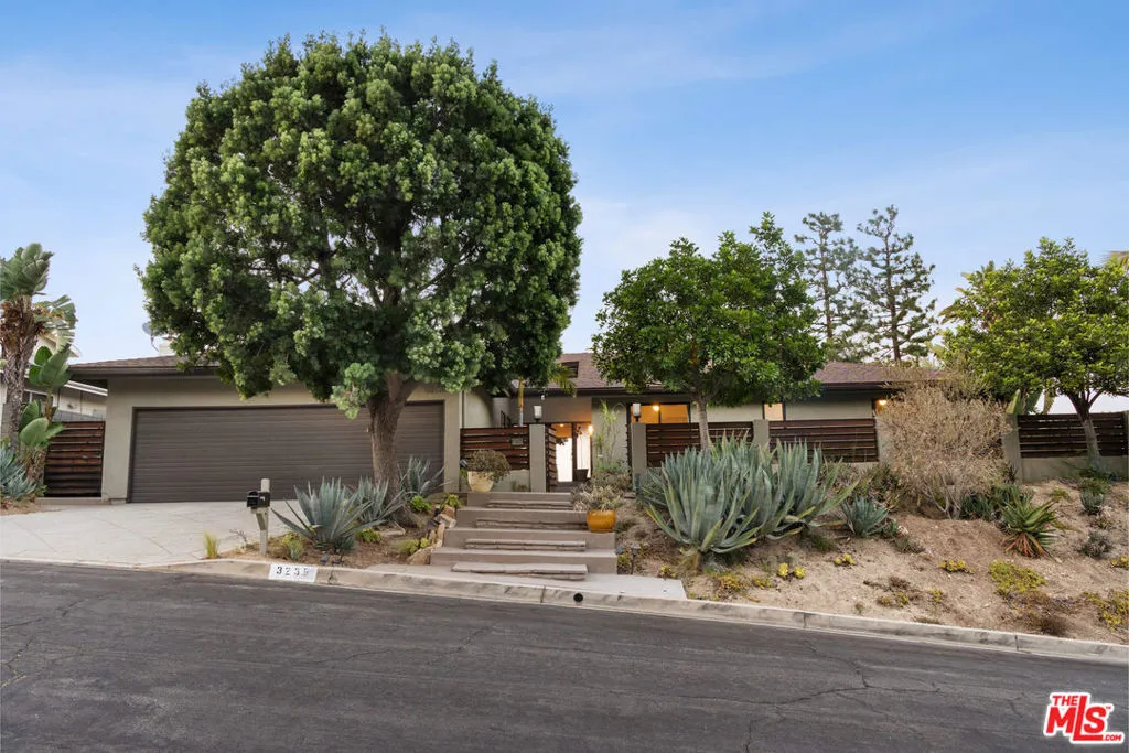 3235 Steven Drive, Encino, California 91436, 4 Bedrooms Bedrooms, ,3 BathroomsBathrooms,Residential Lease,For Rent,Steven,25581315