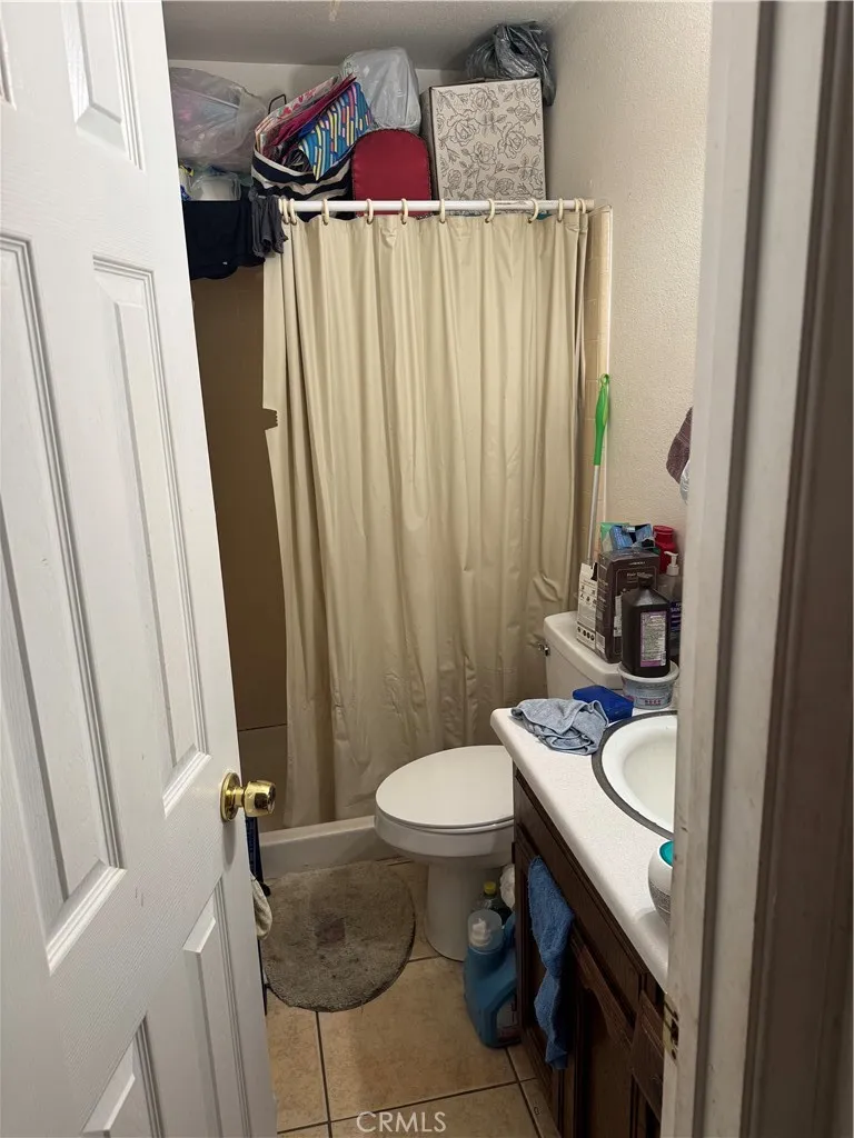 651 W Devonshire Avenue, Hemet, California 92543 home-pic-49