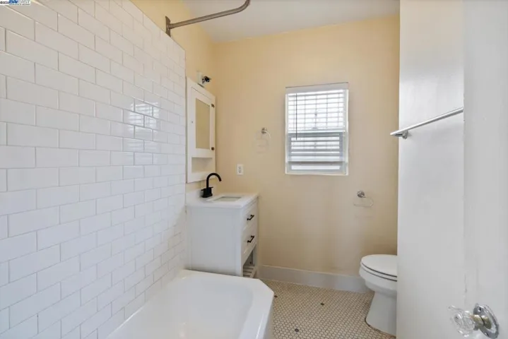 10109 Plymouth St, Oakland, California 94603