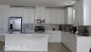 12454 Pinos Verde Lane, Victorville, California 92392