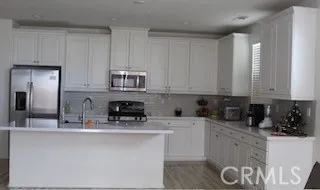 12454 Pinos Verde Lane, Victorville, California 92392