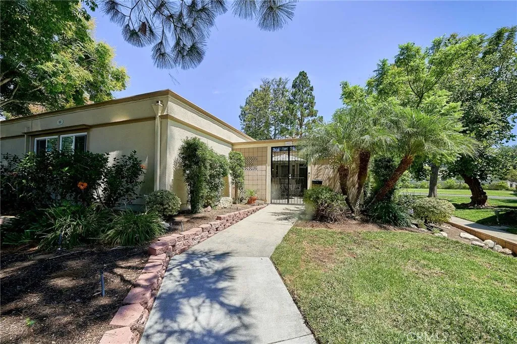 96 Calle Aragon C, Laguna Woods, California 92637 home-pic-23