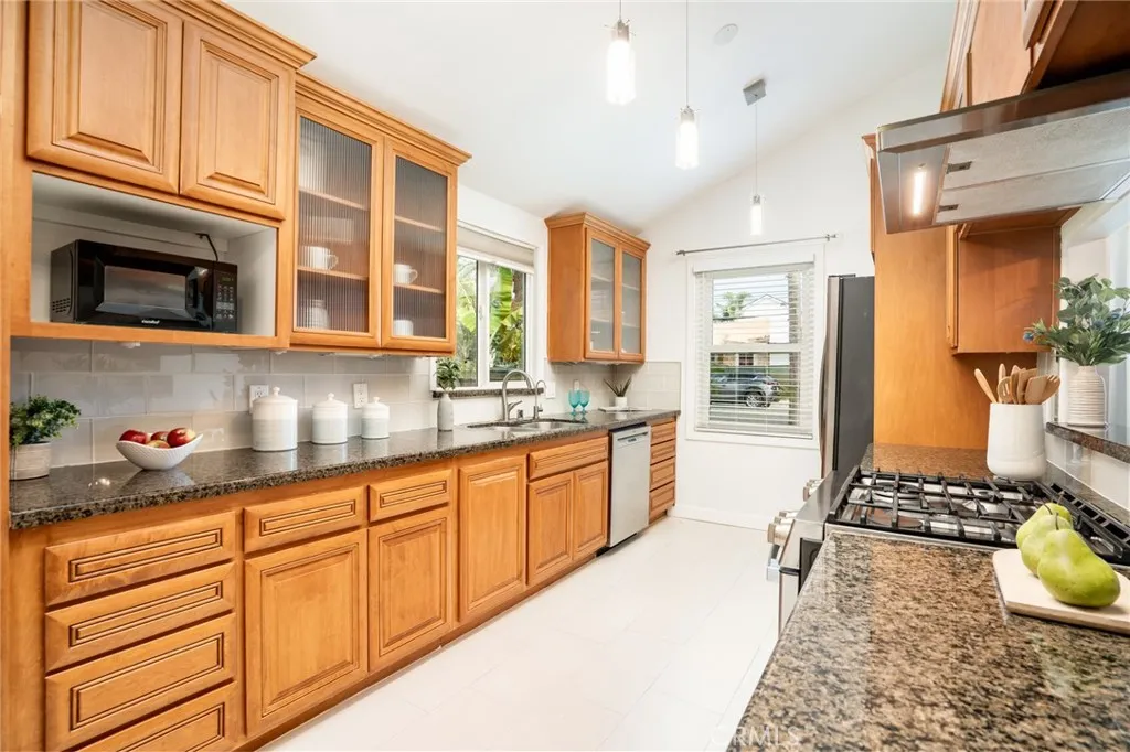 118 Adams Avenue, Huntington Beach, California 92648 home-pic-14