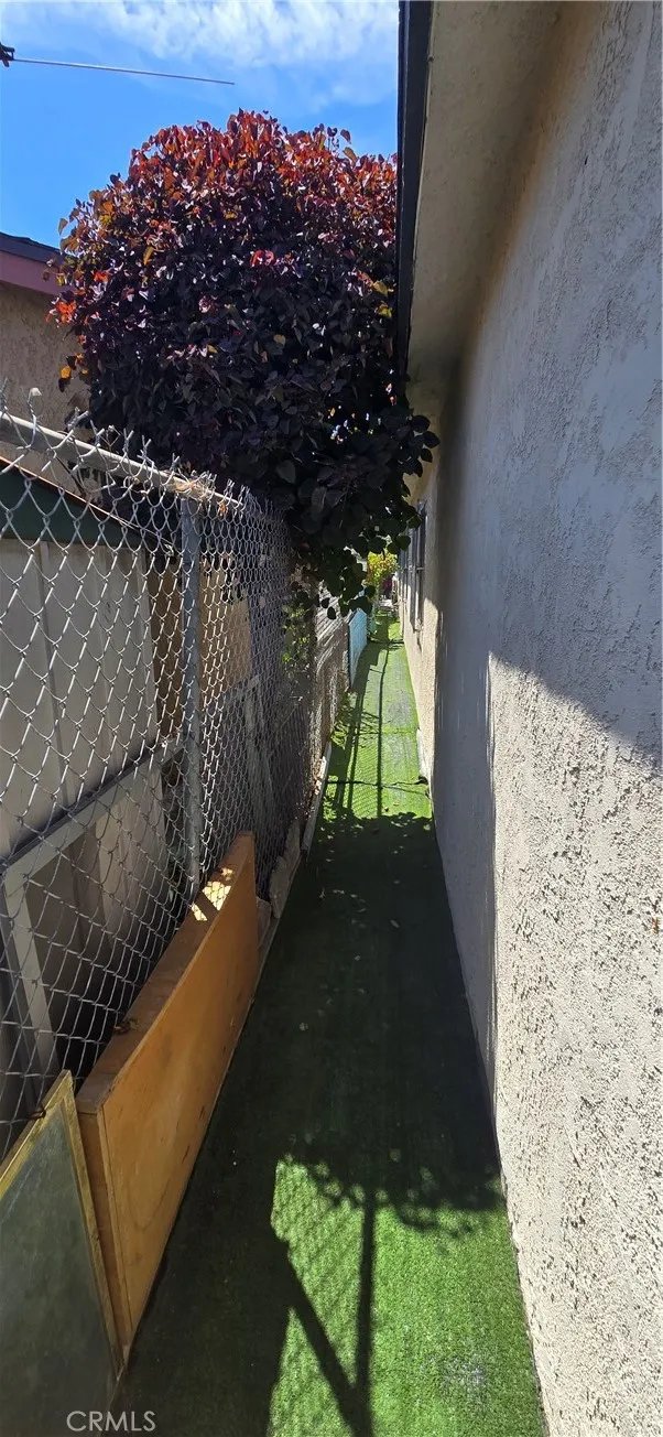 2459 E 111th Street, Los Angeles, California 90059 home-pic-9