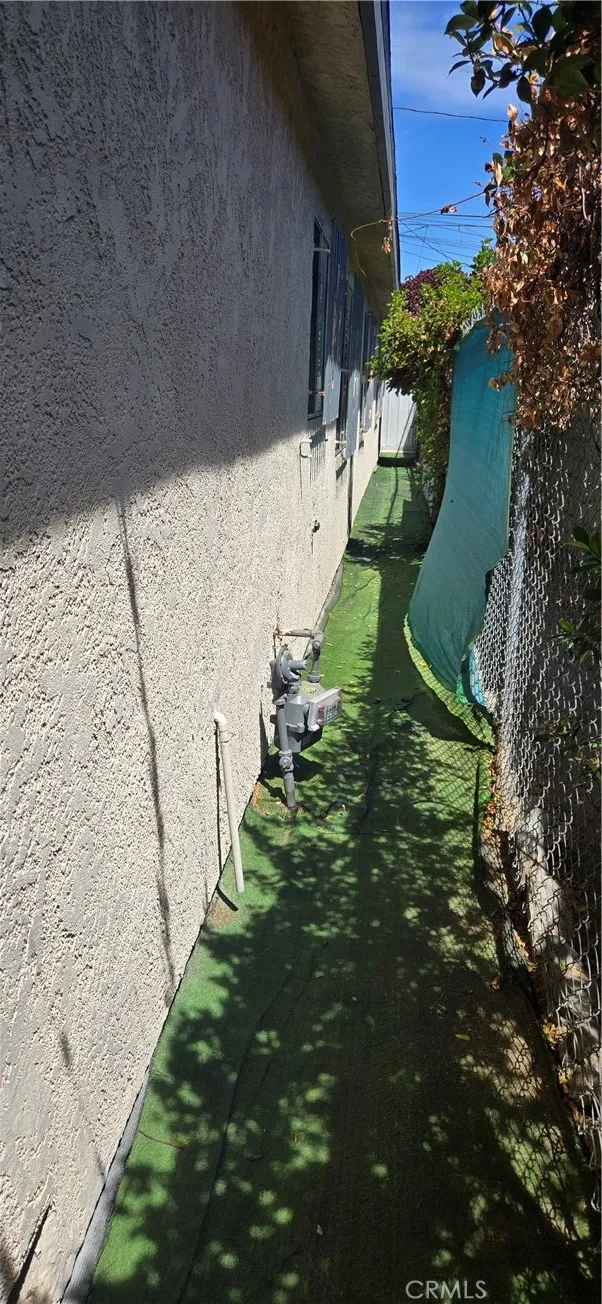 2459 E 111th Street, Los Angeles, California 90059 home-pic-10