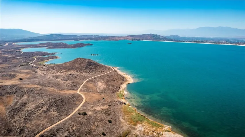 Minutes from Lake Matthew.