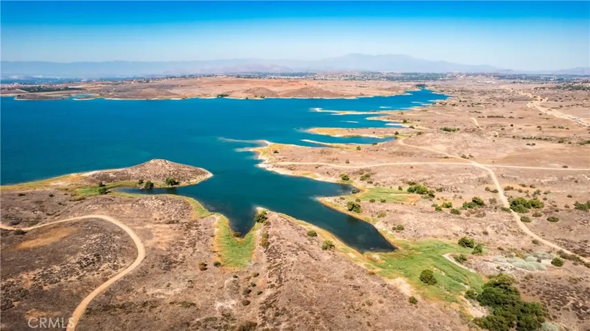 Minutes from Lake Matthew.