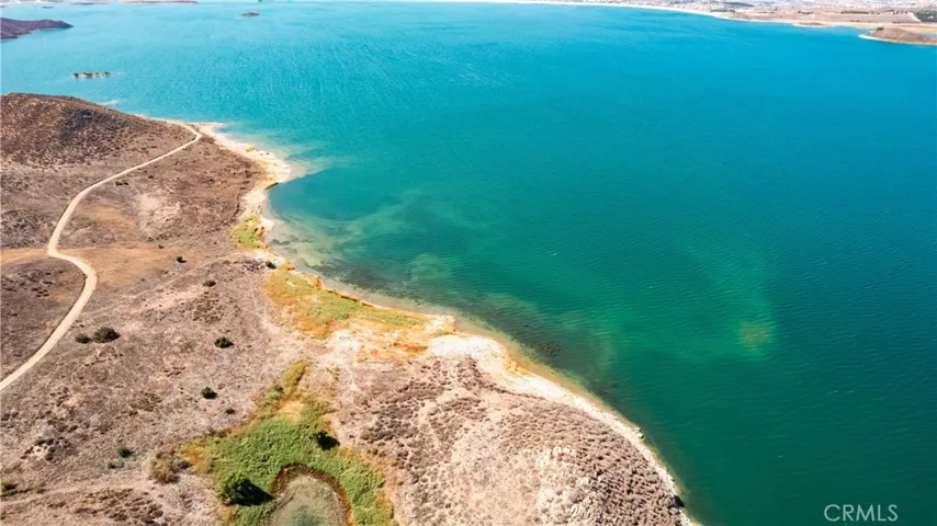 Minutes from Lake Matthew.