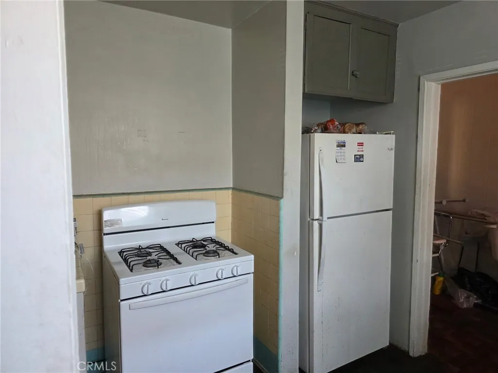 143 W 110th Street, Los Angeles, California 90061 home-pic-3