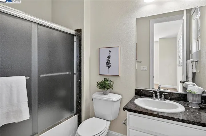 Upper Jr. Suite Bathroom