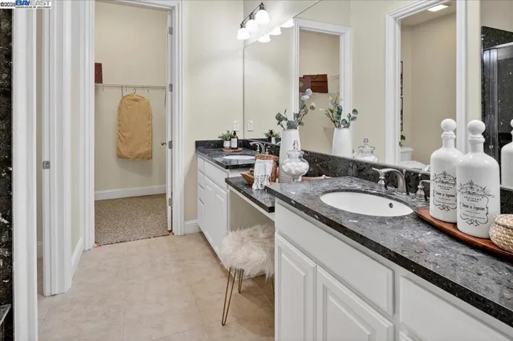 1st Level Jr. Suite With Double Sink