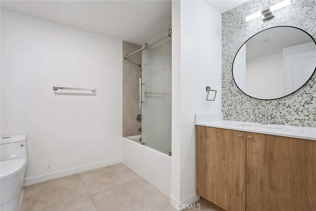 222 N Manhattan Place, Los Angeles, California 90004 home-pic-16