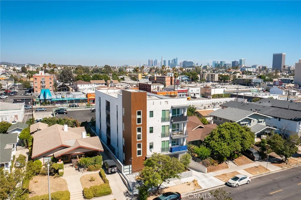 222 N Manhattan Place, Los Angeles, California 90004 home-pic-20
