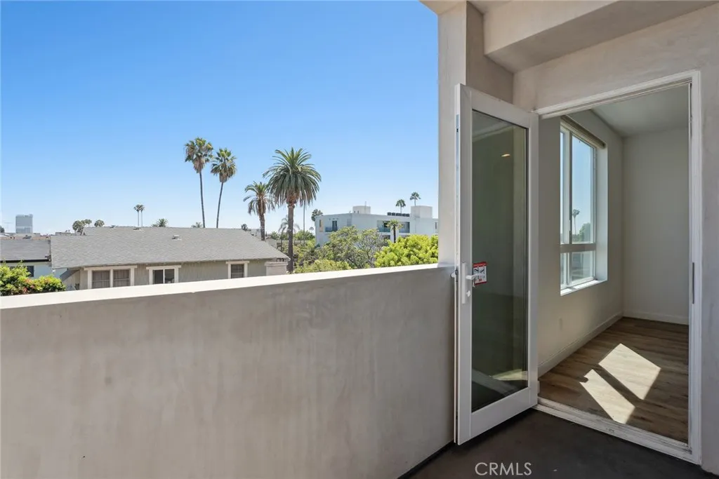 222 N Manhattan Place, Los Angeles, California 90004 home-pic-14