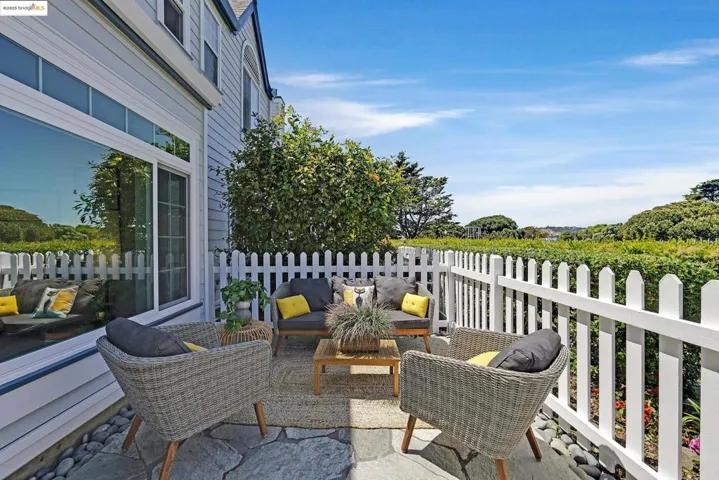 408 Commodore Dr, Richmond, California 94804