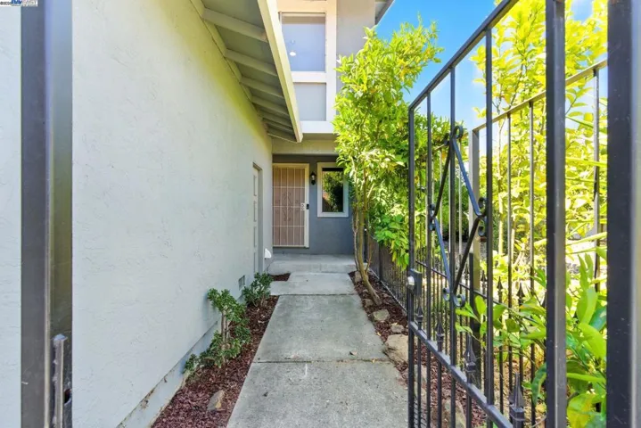 81 Mountain Valley St, Oakland, California 94605