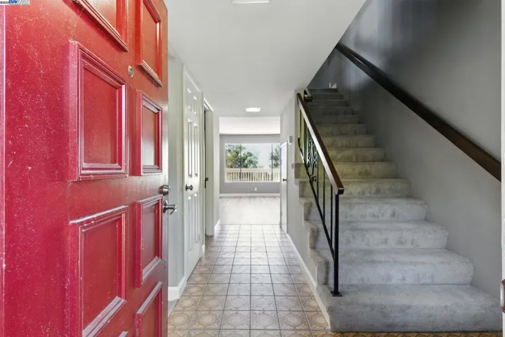 81 Mountain Valley St, Oakland, California 94605