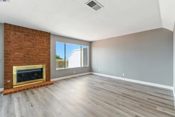 81 Mountain Valley St, Oakland, California 94605