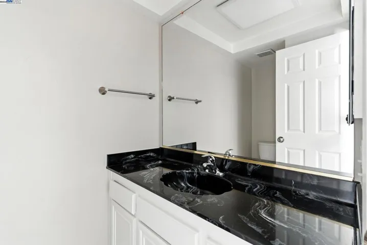 81 Mountain Valley St, Oakland, California 94605