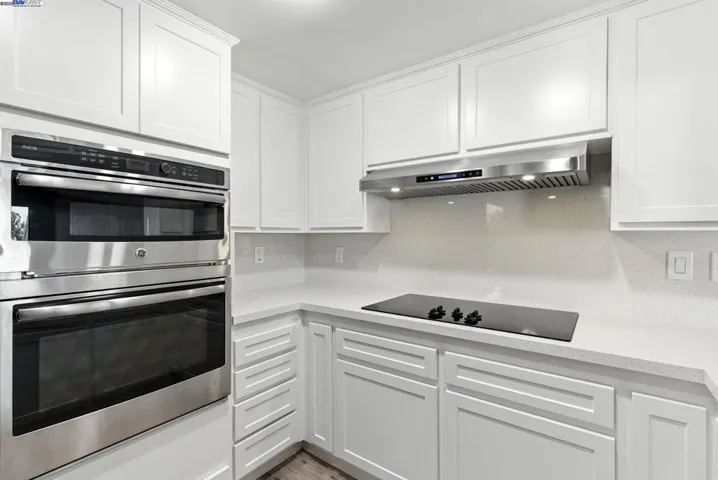 81 Mountain Valley St, Oakland, California 94605