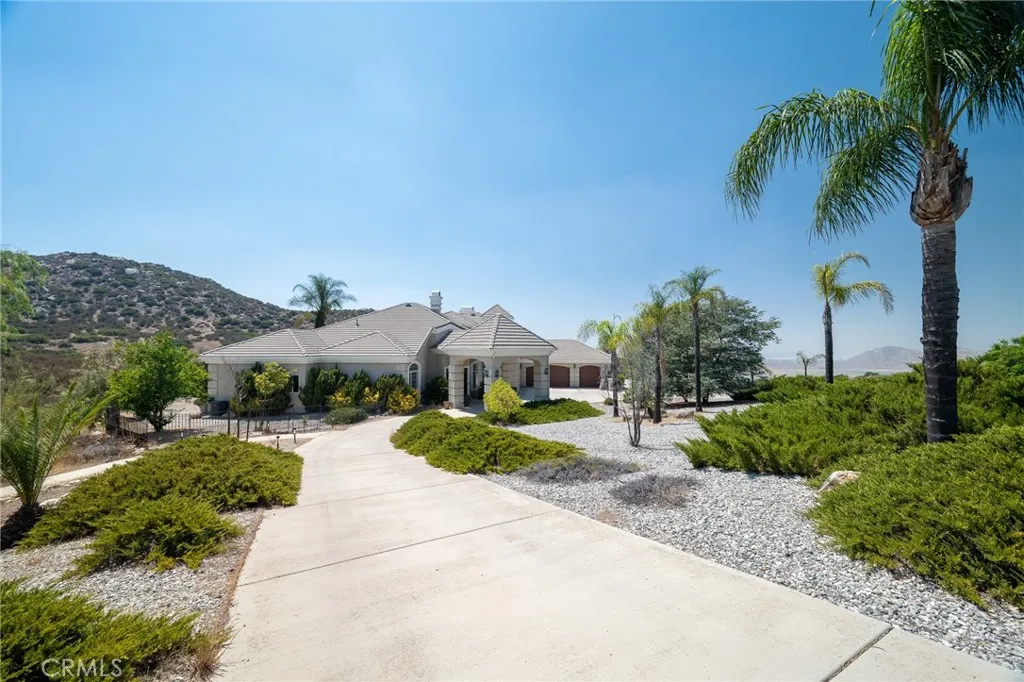 23035 Sky Mesa Road, Homeland, California 92548 home-pic-0