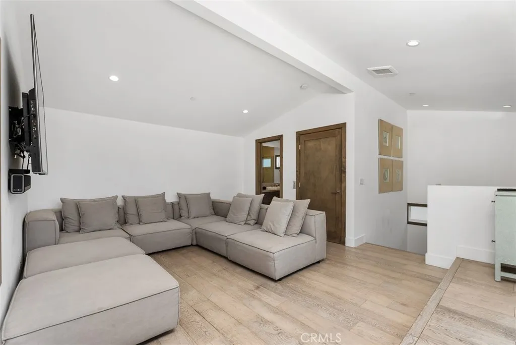 200 E Balboa Boulevard, Newport Beach, California 92661 home-pic-27