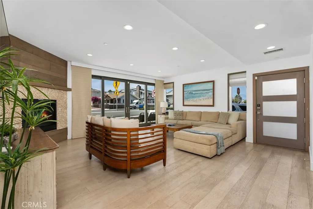 200 E Balboa Boulevard, Newport Beach, California 92661 home-pic-4