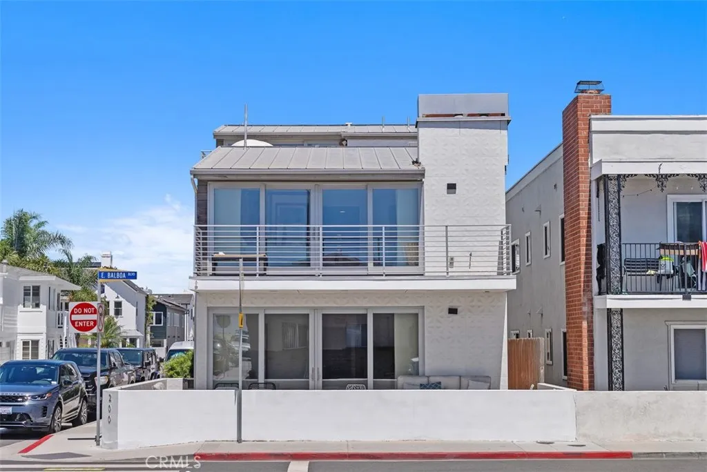 200 E Balboa Boulevard, Newport Beach, California 92661 home-pic-0