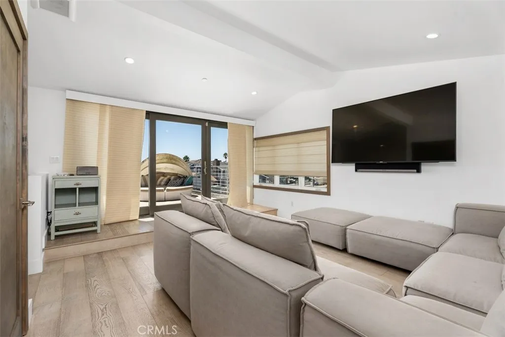 200 E Balboa Boulevard, Newport Beach, California 92661 home-pic-26