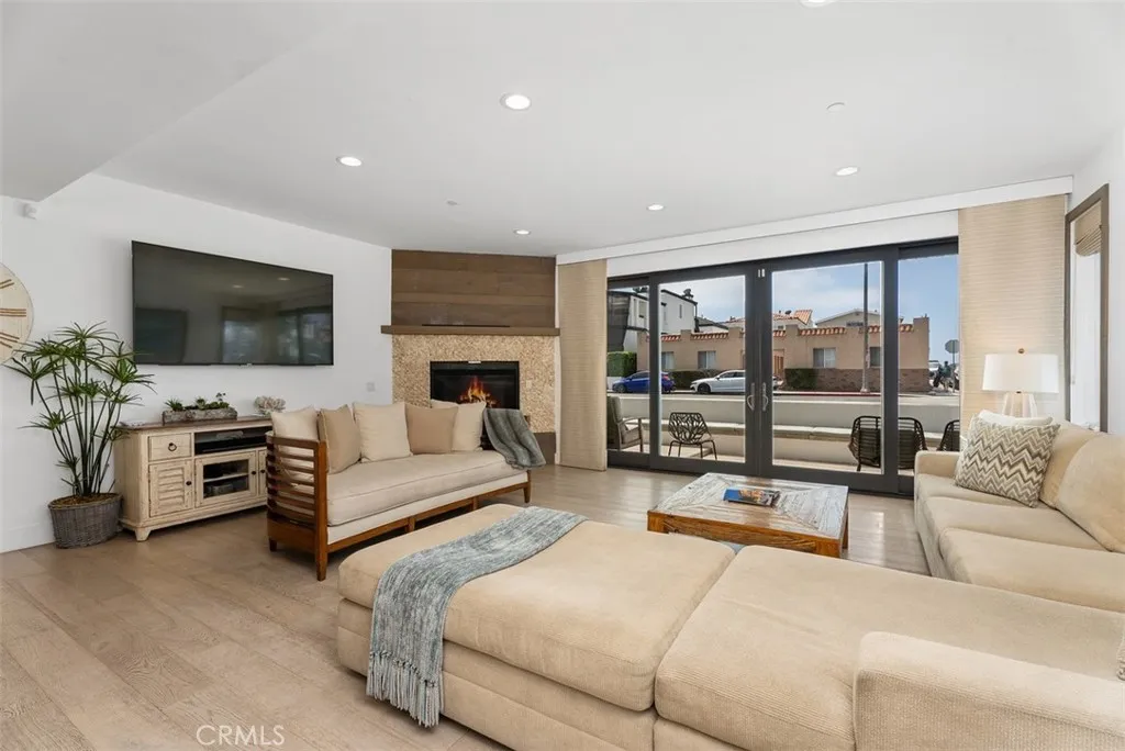 200 E Balboa Boulevard, Newport Beach, California 92661 home-pic-3