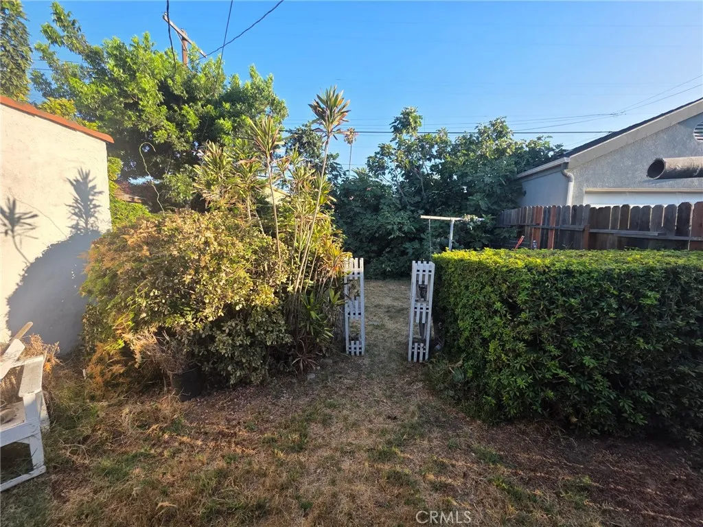 142 W 110th Street, Los Angeles, California 90061 home-pic-2