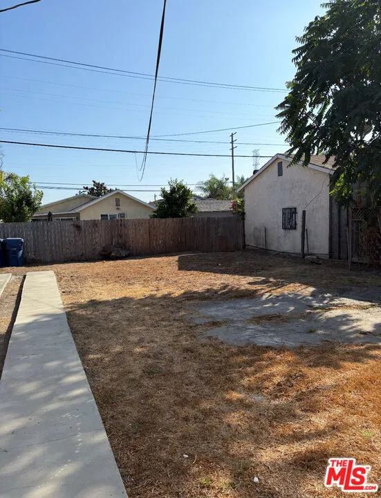 422 E Colden Avenue, Los Angeles, California 90003 home-pic-14