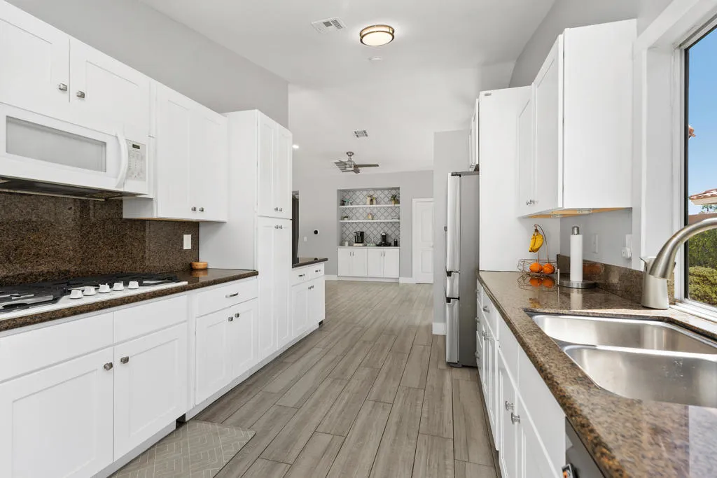 39369 Regency Way Way, Palm Desert, California 92211 home-pic-3