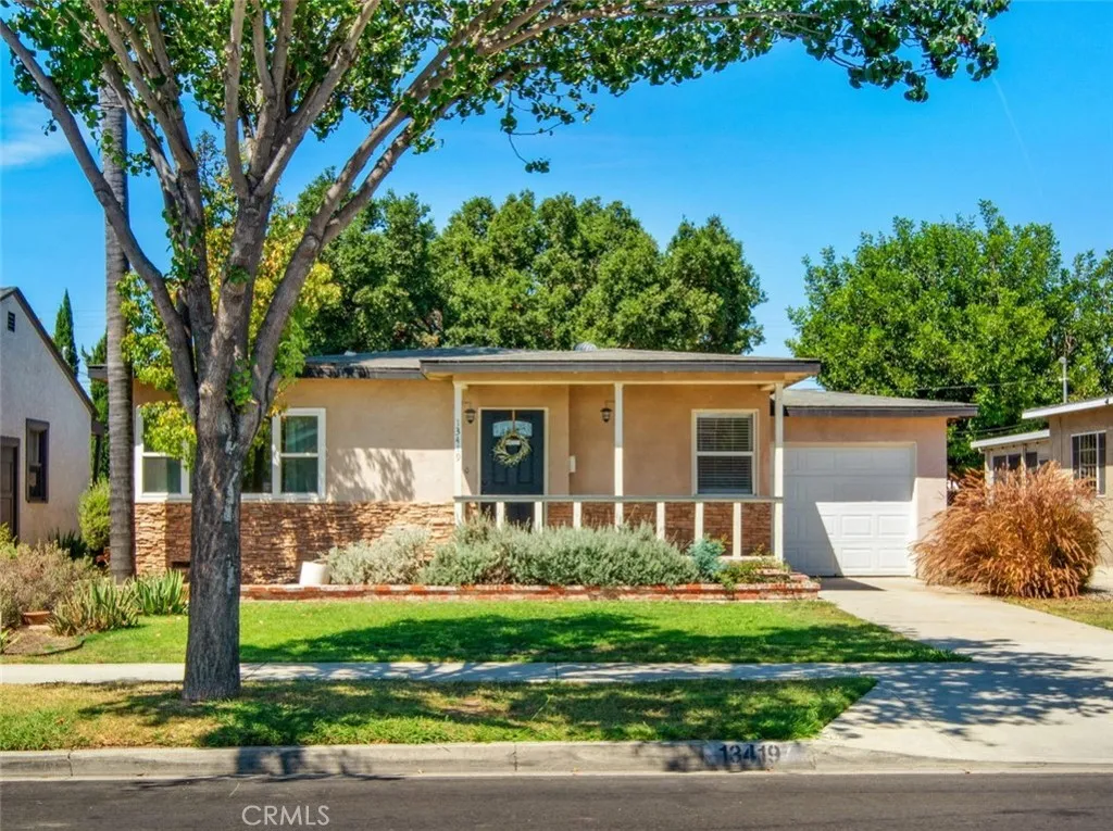 13419 Stanbridge Avenue, Bellflower, California 90706, 3 Bedrooms Bedrooms, ,2 BathroomsBathrooms,Residential,For Sale,Stanbridge,DW25189221