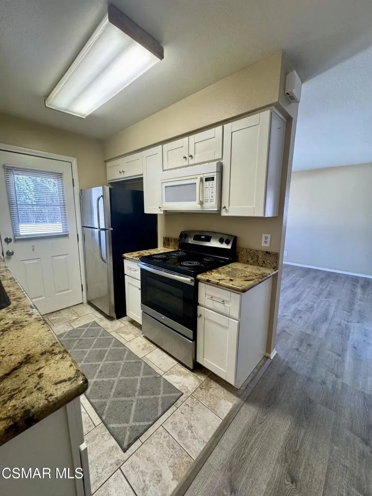 2014 Avenida Placida 4, Simi Valley, California 93063 home-pic-5