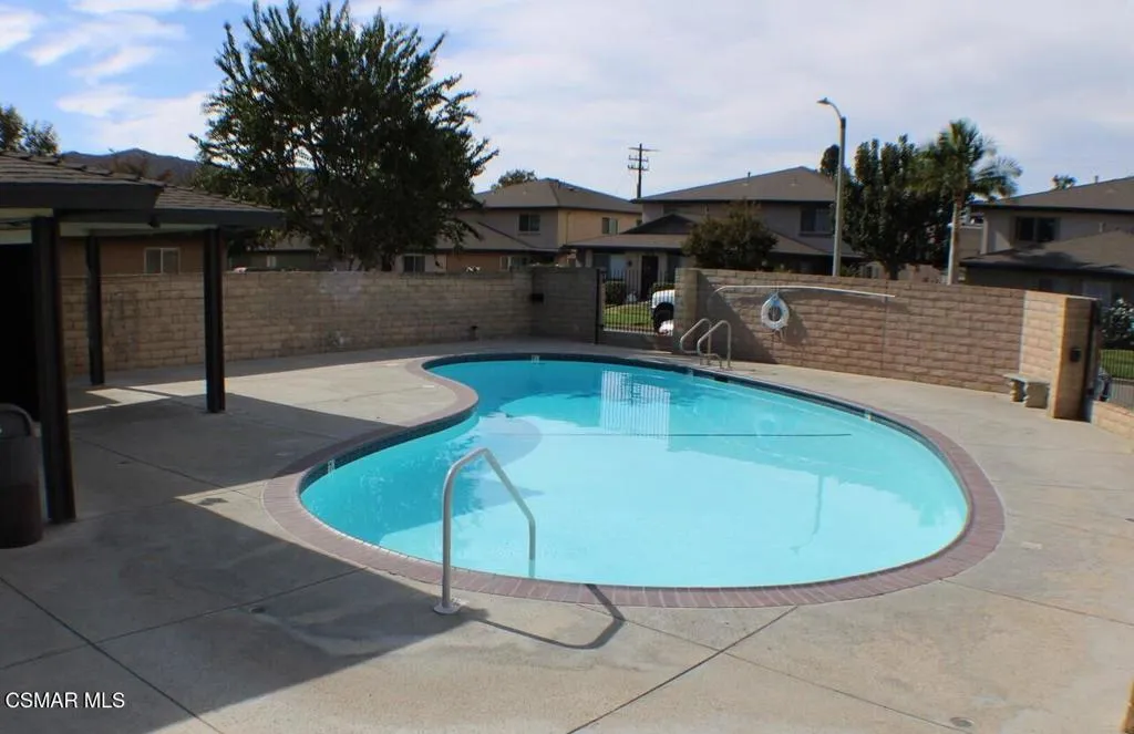 2014 Avenida Placida 4, Simi Valley, California 93063 home-pic-11