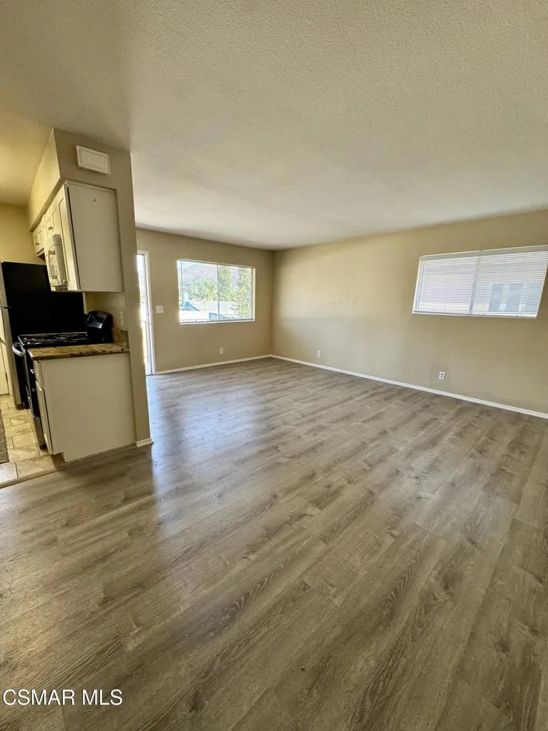 2014 Avenida Placida 4, Simi Valley, California 93063 home-pic-6